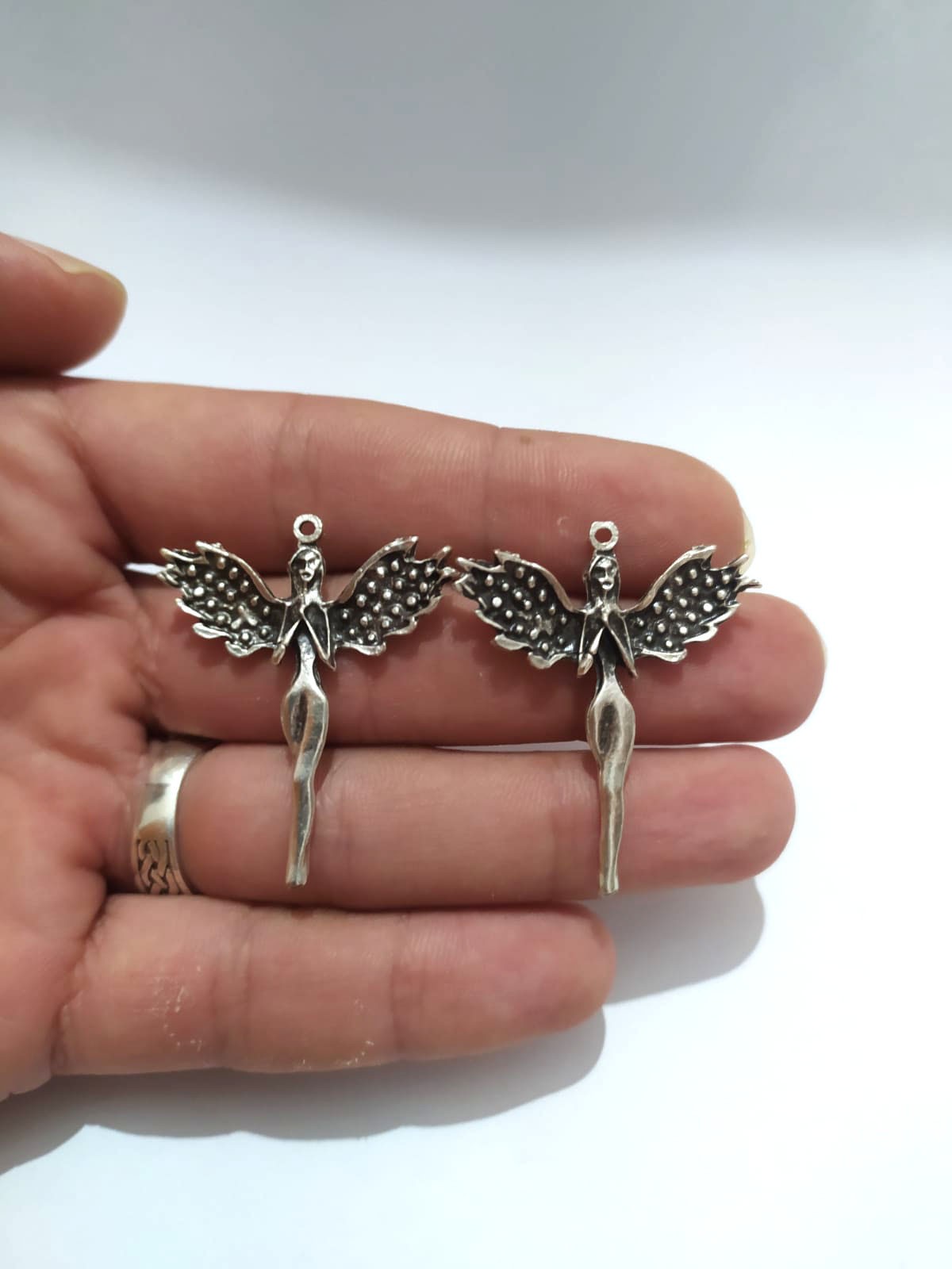 Takı Yapımı için 2 Adet Dua Peri Otantik Gümüş Kaplama Kolye Bileklik Küpe Halhal Ucu Takı Yapımı için 2 Adet Dua Peri Otantik Gümüş Kaplama Kolye Bileklik Küpe Halhal Ucu
