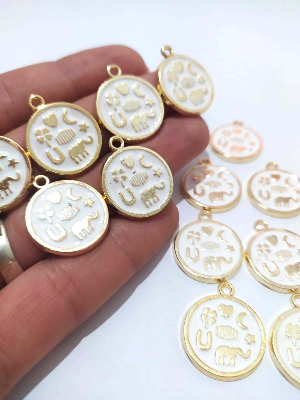 Takı Yapımı için 5 Adet Gold Beyaz Renk Tılsım Yonca Ay Fil Şans Kolye Bileklik Halhal Ucu Takı Yapımı için 5 Adet Gold Beyaz Renk Tılsım Yonca Ay Fil Şans Kolye Bileklik Halhal Ucu